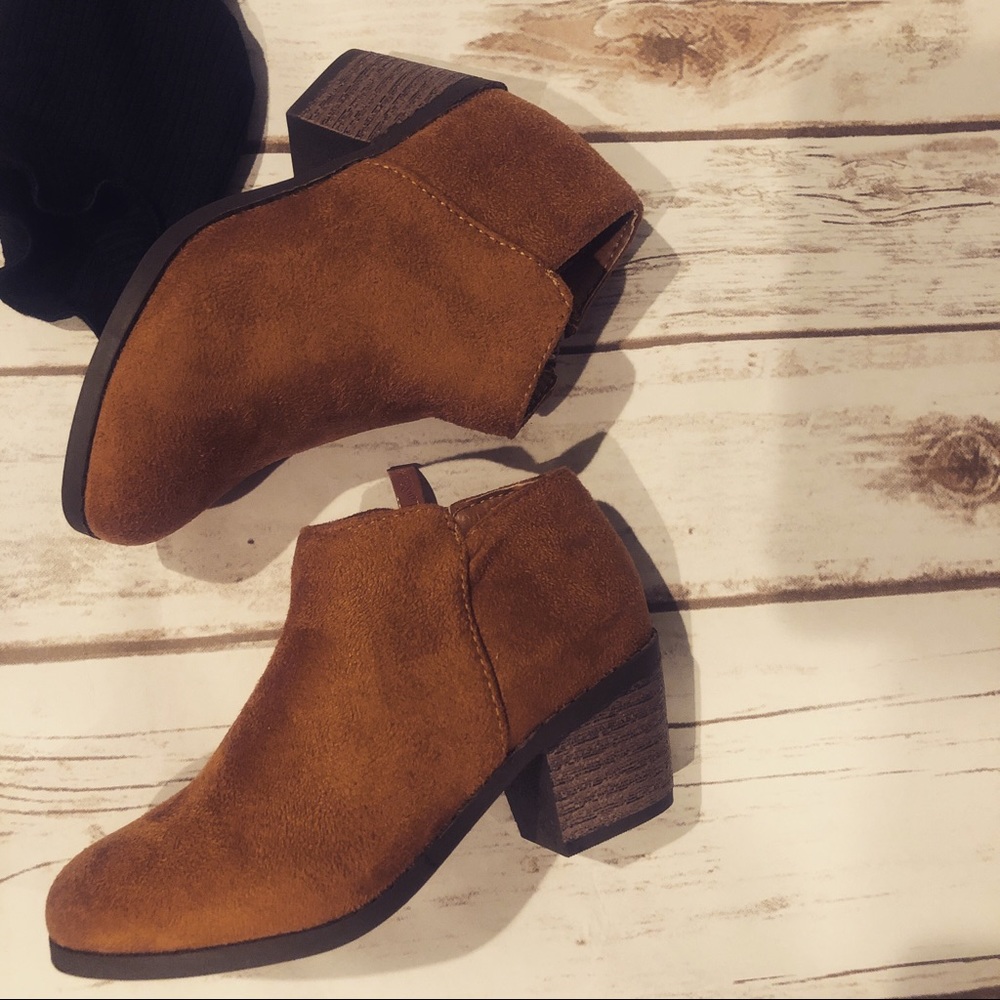 Super cute little girls autumn booties